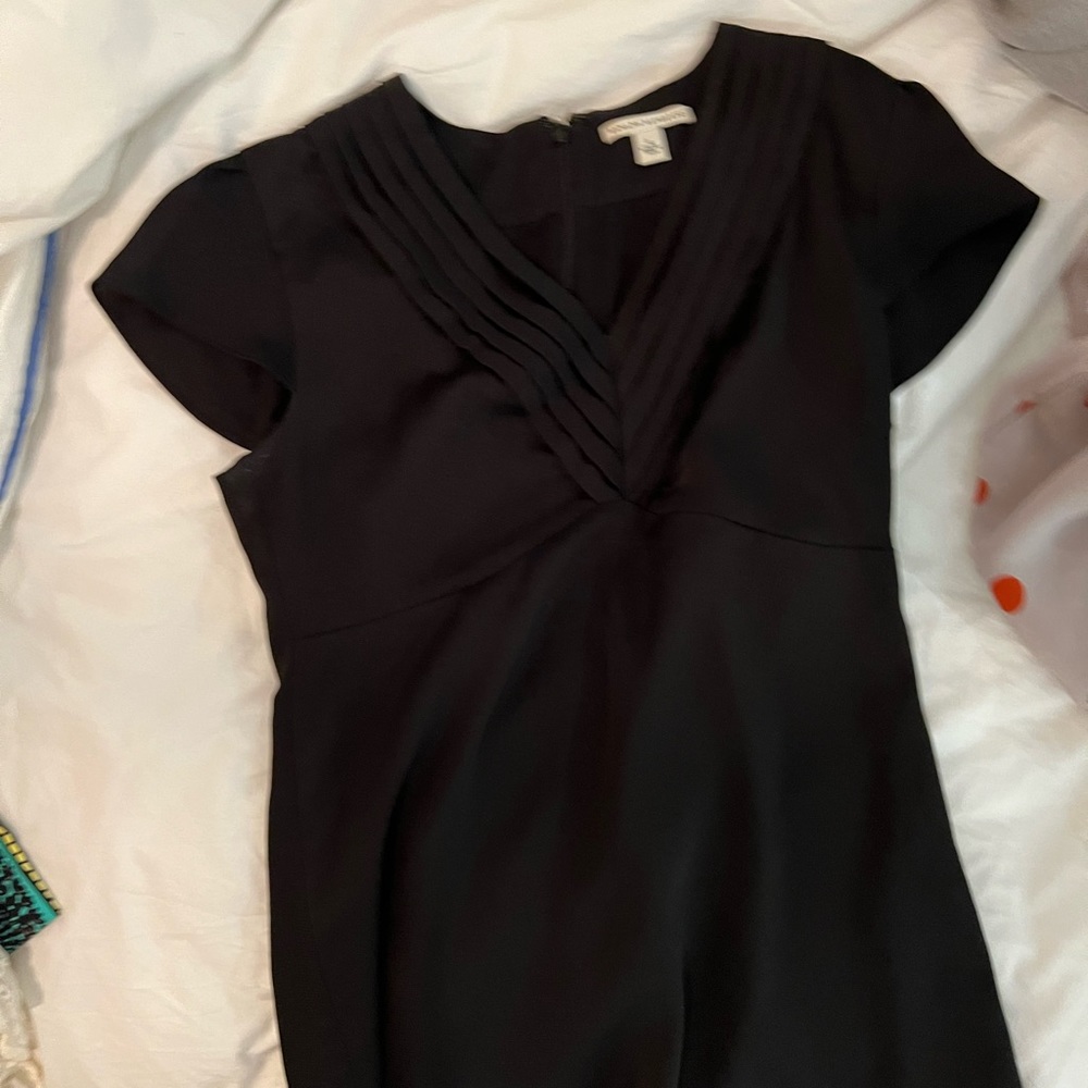 Satin black Banana Republic dirt with back zip, sz 4, excellent condition